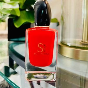 Giorgio Armani Si Passionne